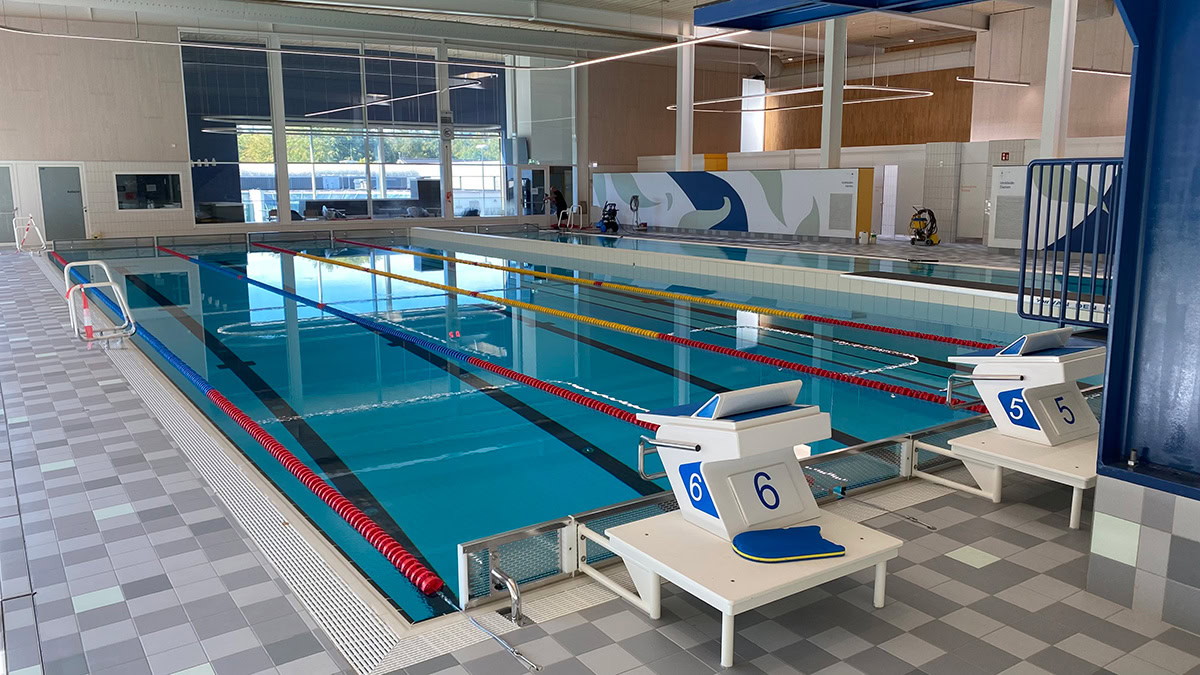 Fondo de piscina móvil con válvula y equipamiento de piscina en Simmern/Hunsrück (Alemania)