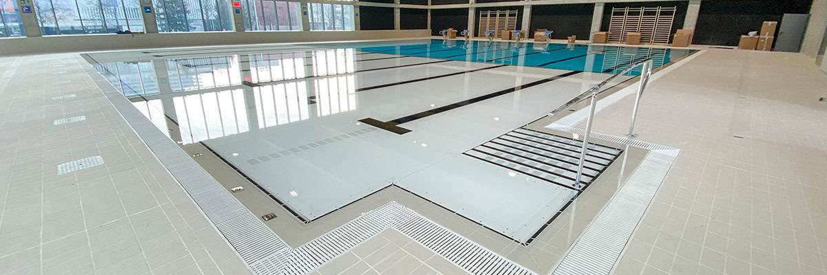 Primer suelo móvil, trampilla y escaleras integradas en Eslovenia